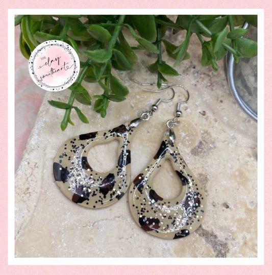 2610 Polymer clay leopard earrings